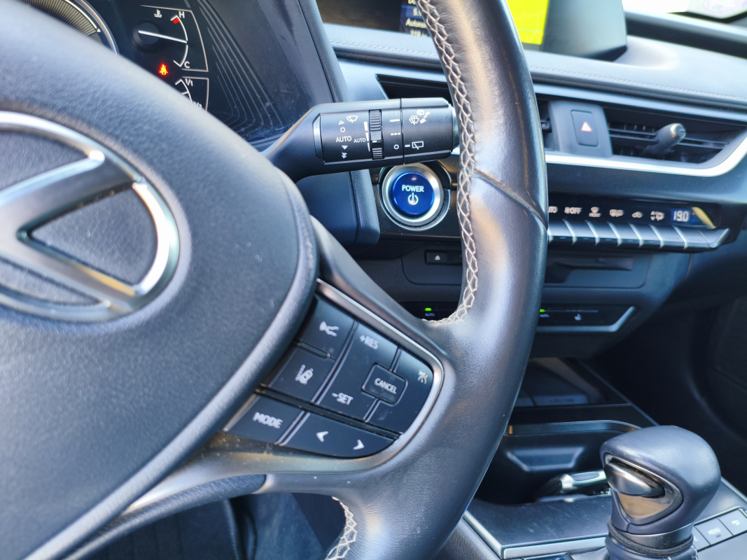 Lexus UX — 15