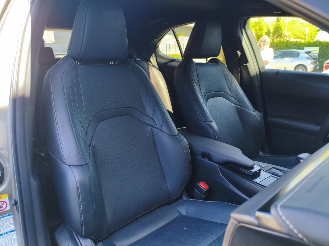 Lexus UX — 24