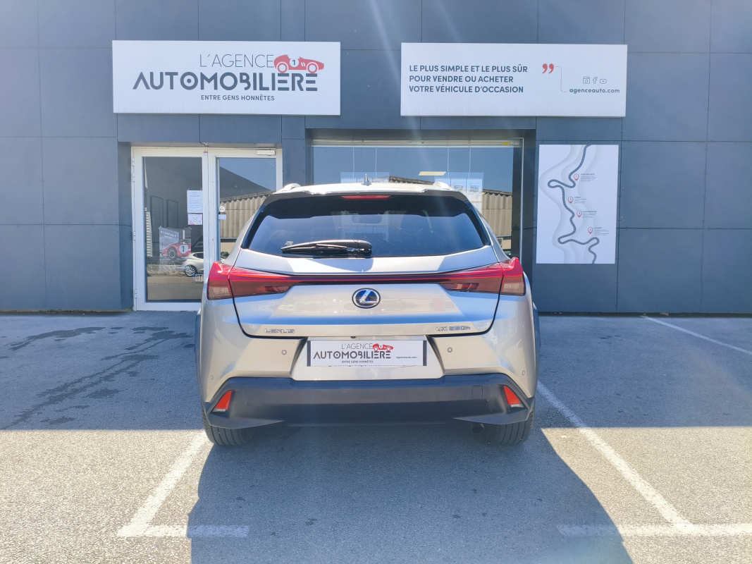Lexus UX — 5