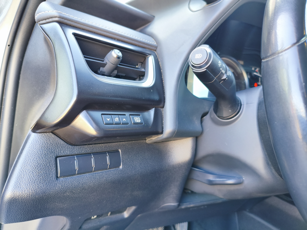 Lexus UX — 16