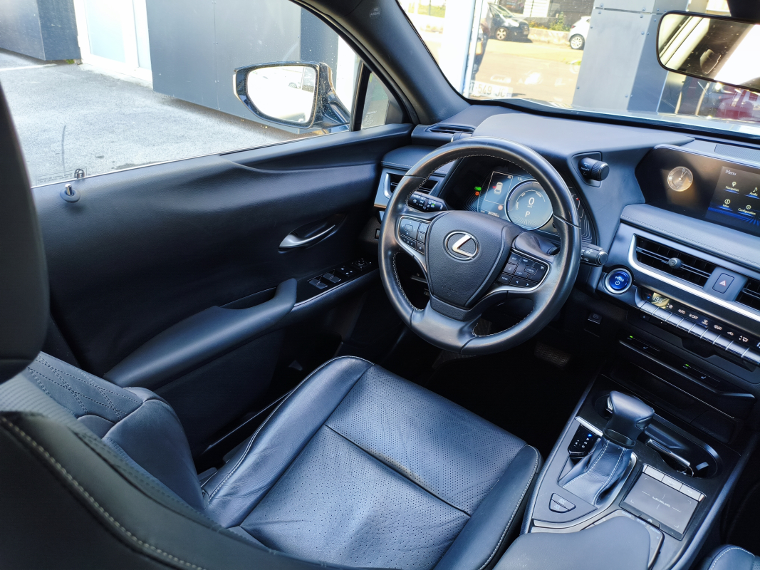 Lexus UX — 11