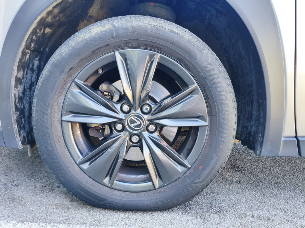 Lexus UX — 32