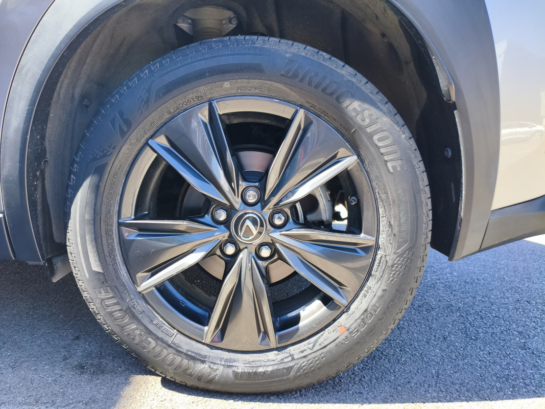 Lexus UX — 33