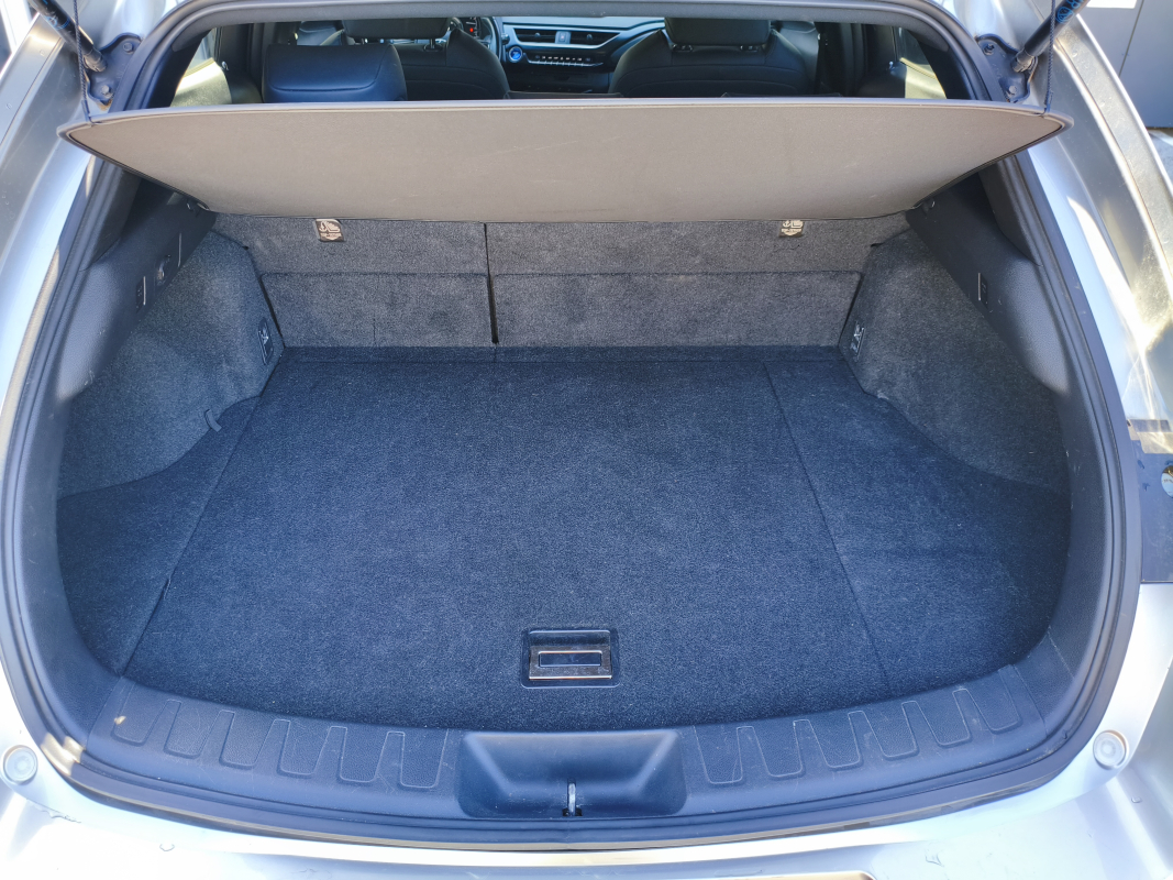 Lexus UX — 25
