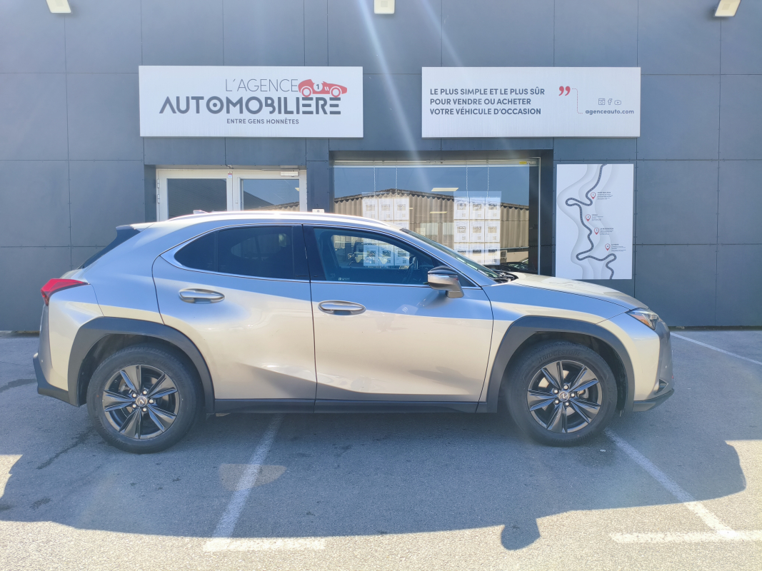 Lexus UX — 6