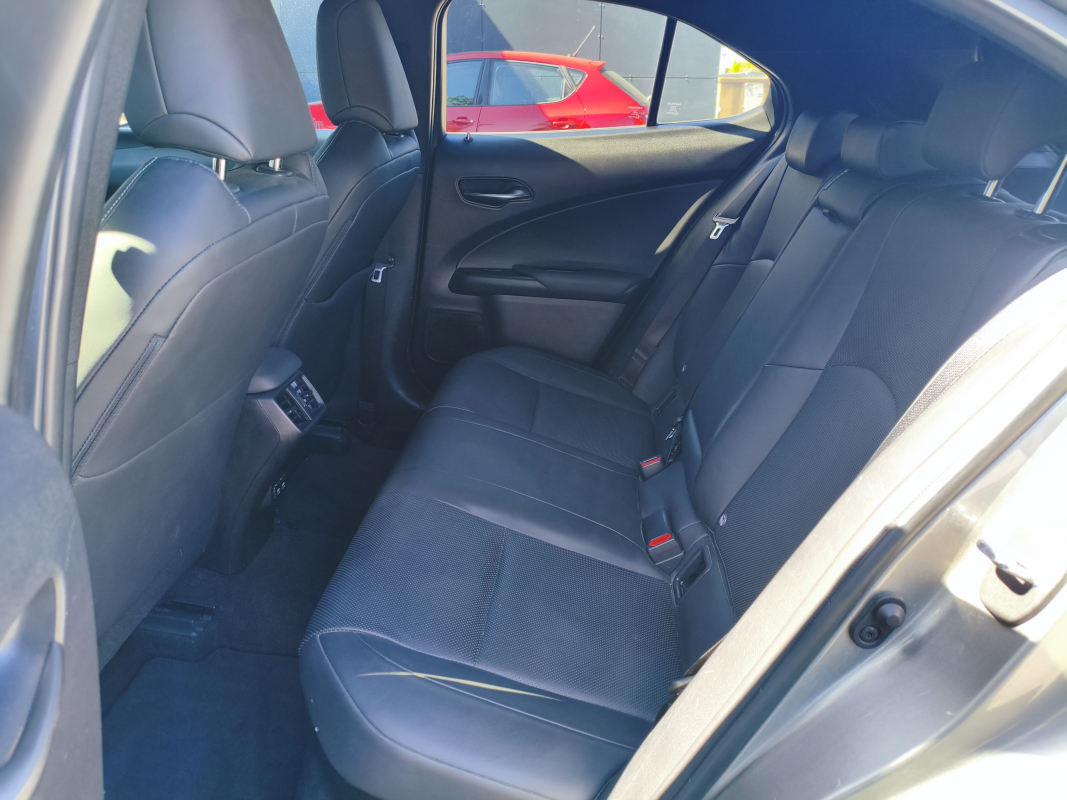 Lexus UX — 20