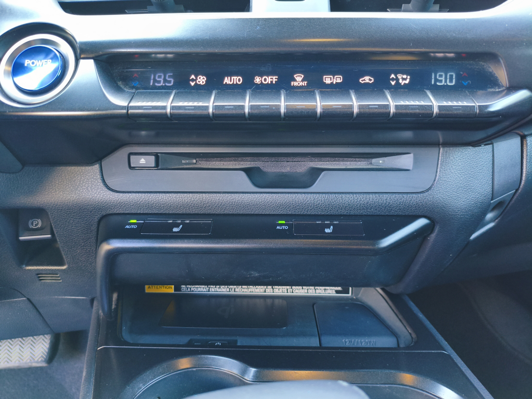 Lexus UX — 18