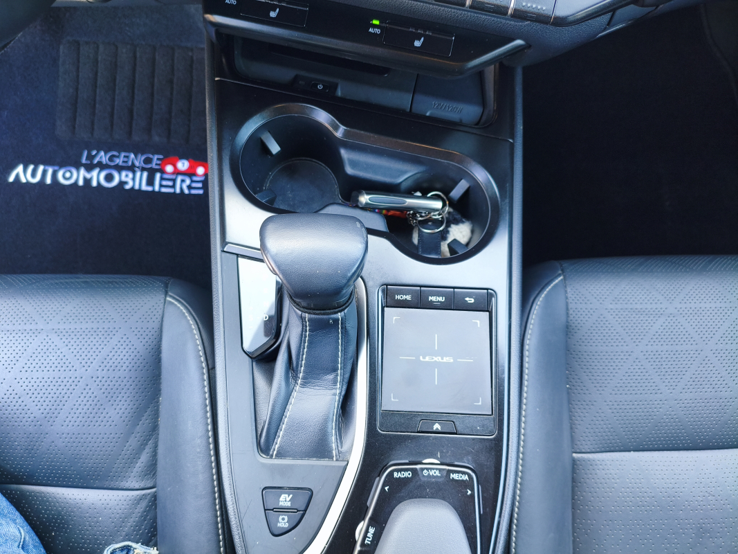 Lexus UX — 19