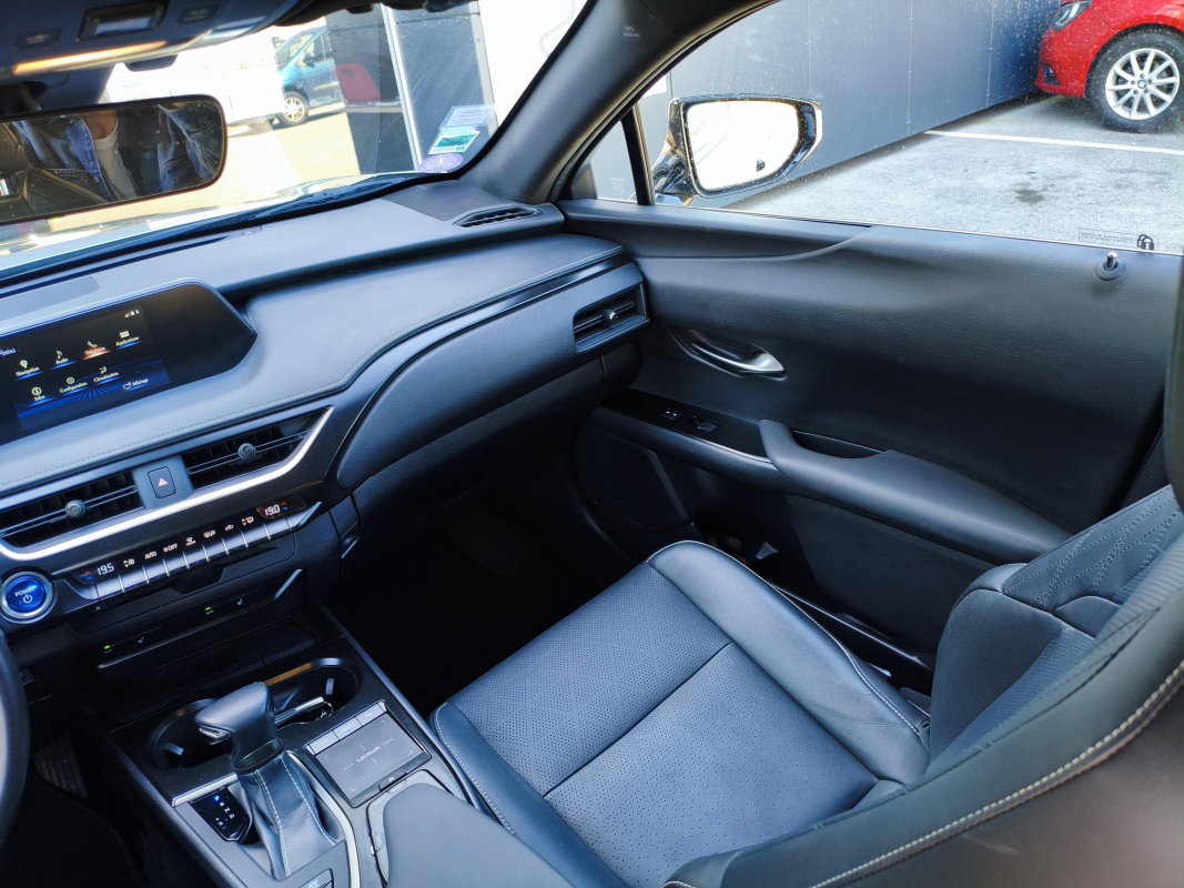 Lexus UX — 22
