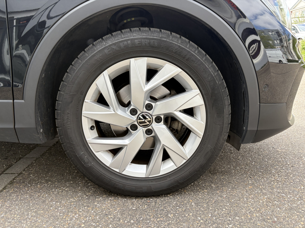 Volkswagen Tiguan — 17
