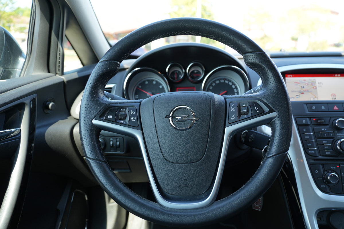 Opel Astra — 12