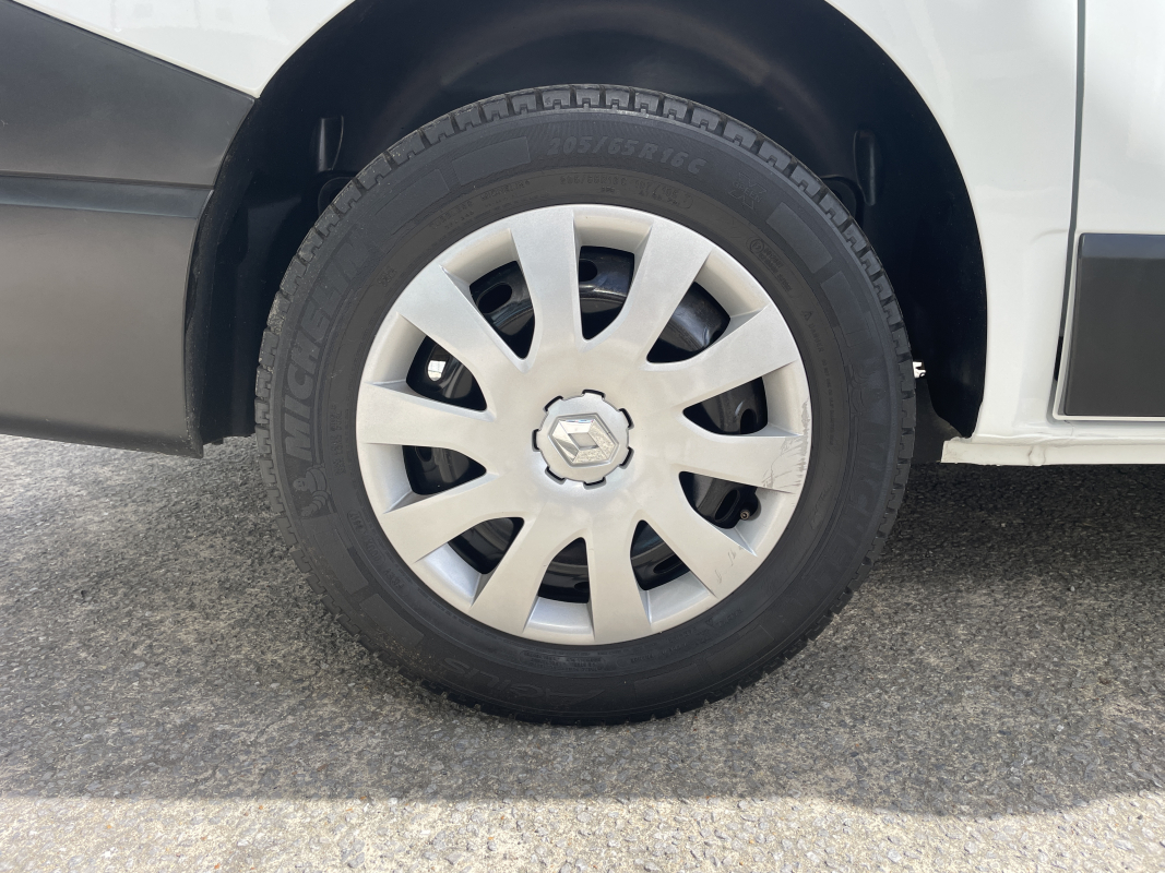 Renault Trafic — 19
