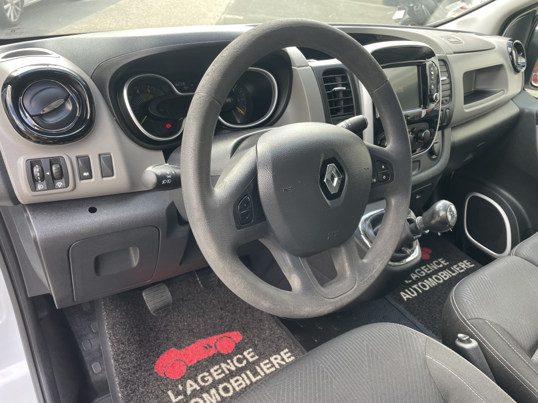 Renault Trafic — 11