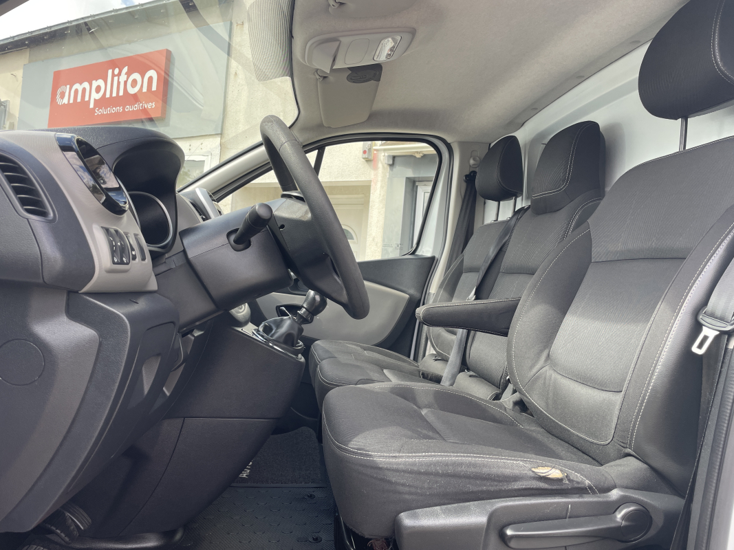 Renault Trafic — 12