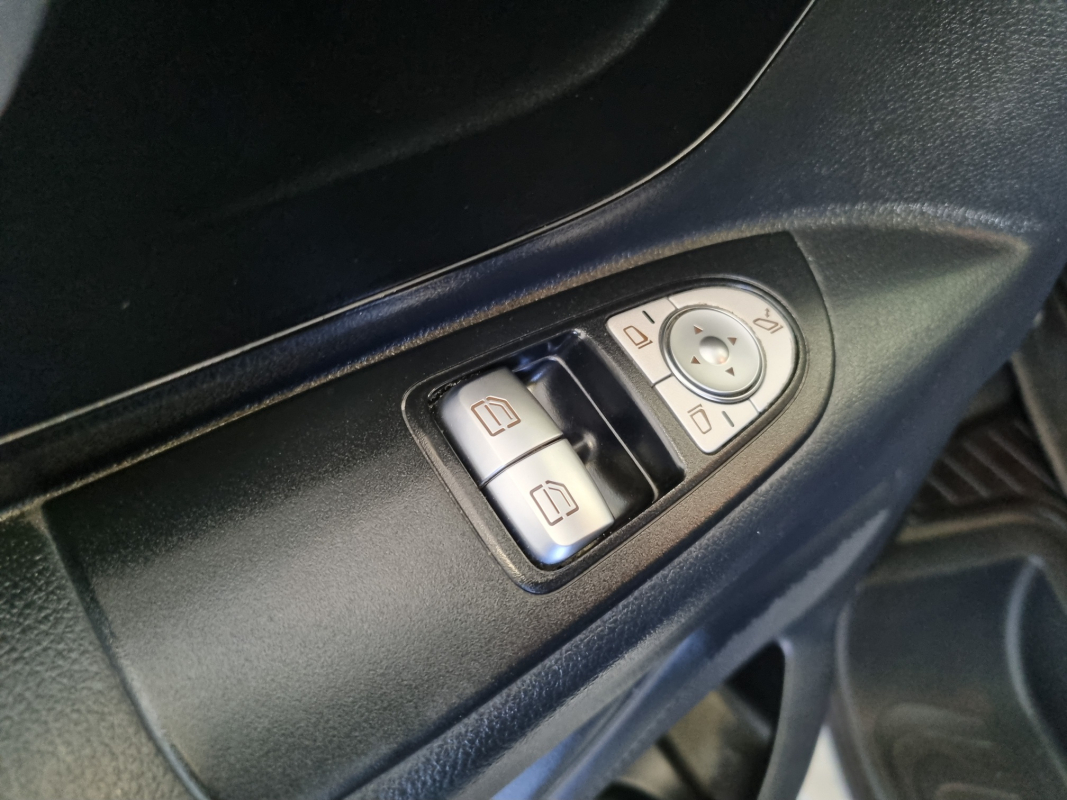 Mercedes Vito — 18