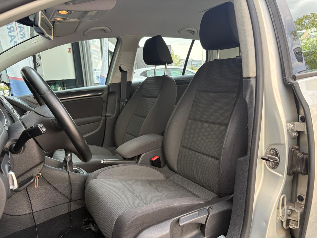 Volkswagen Golf — 3