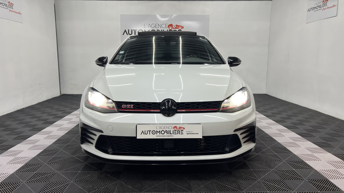 Volkswagen Golf — 2