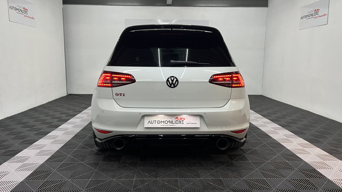 Volkswagen Golf — 5