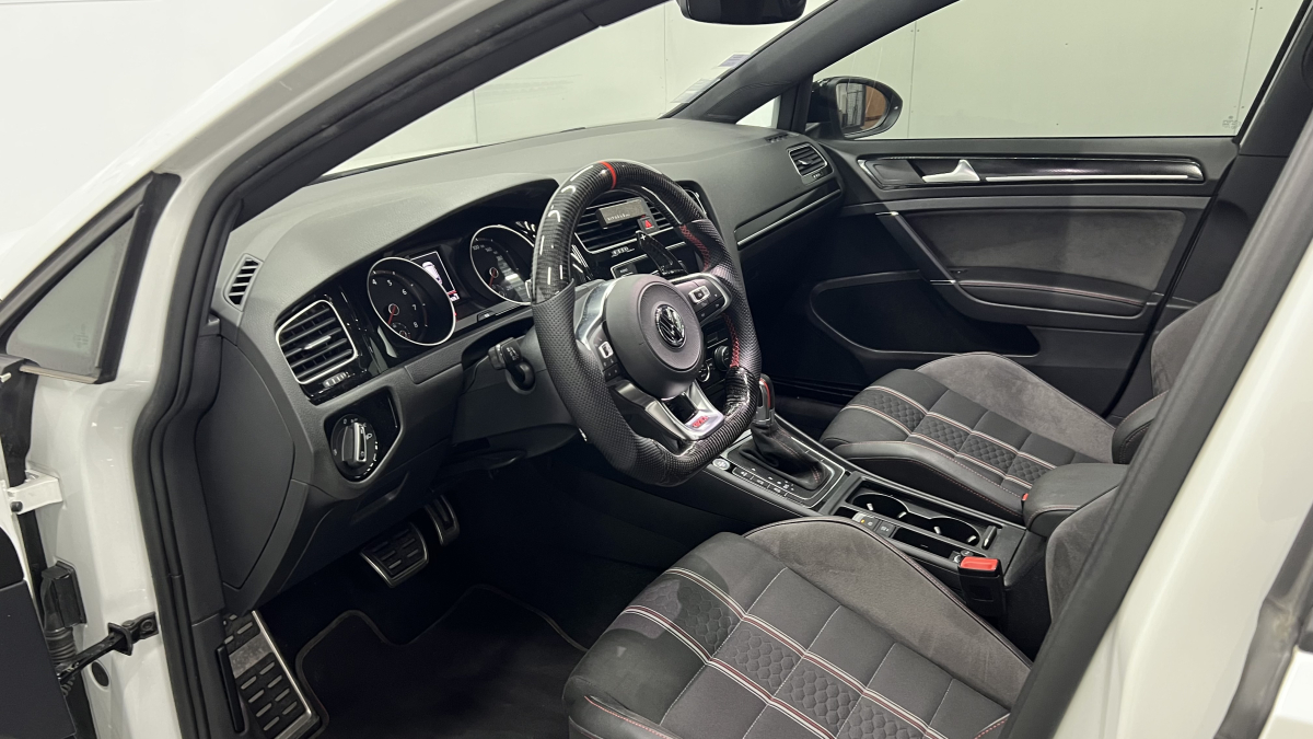 Volkswagen Golf — 7