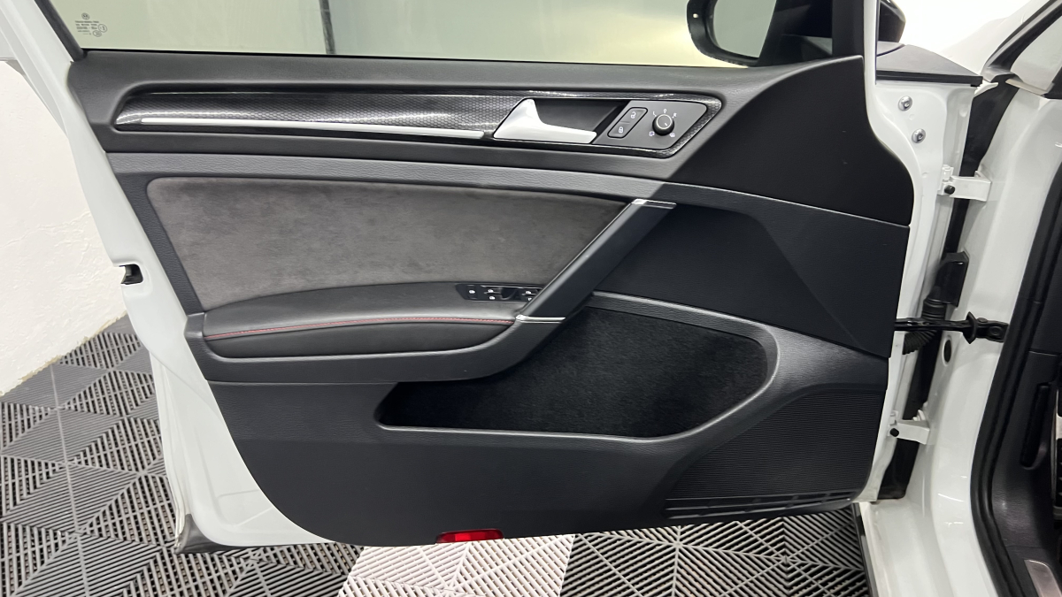Volkswagen Golf — 9