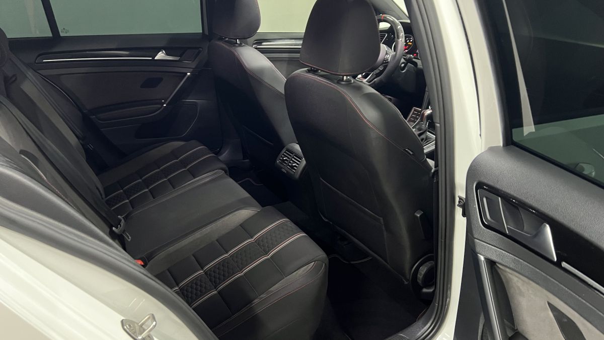 Volkswagen Golf — 15