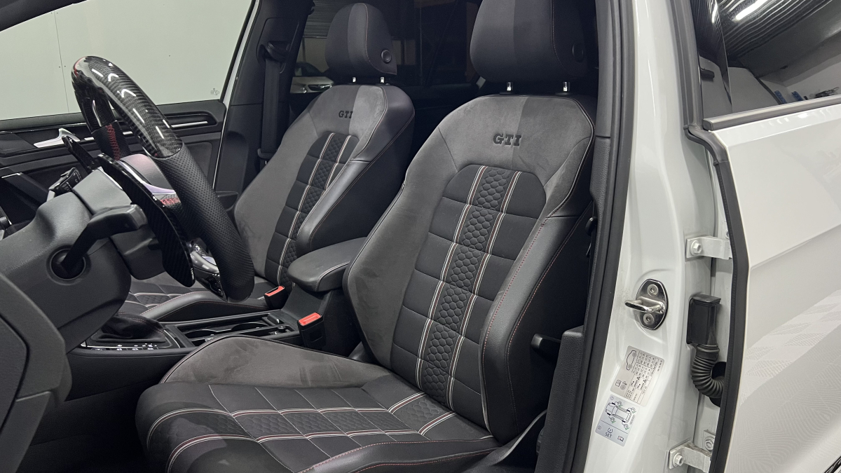 Volkswagen Golf — 8