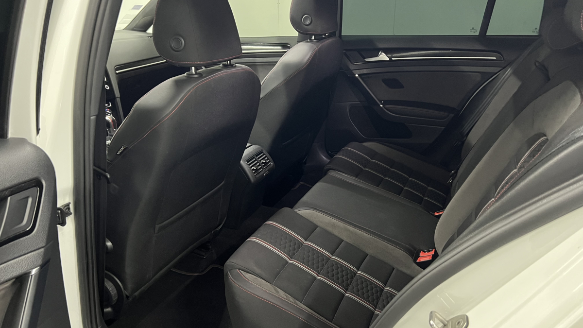 Volkswagen Golf — 18