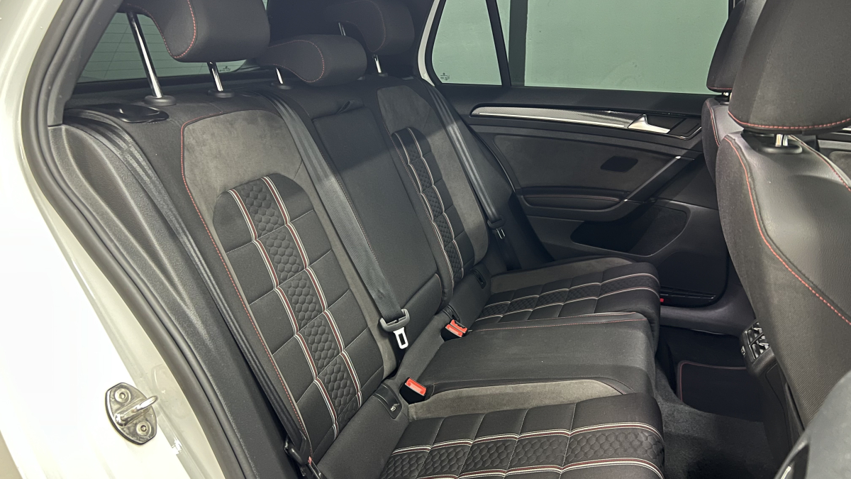 Volkswagen Golf — 16