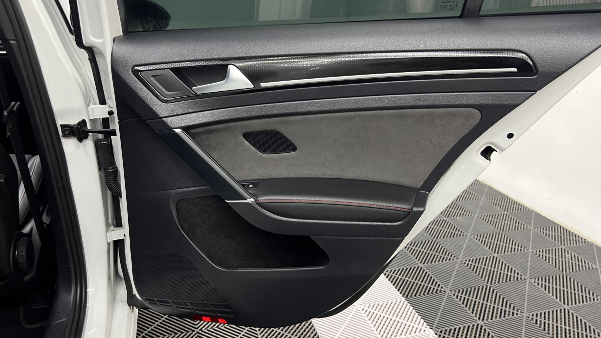 Volkswagen Golf — 17