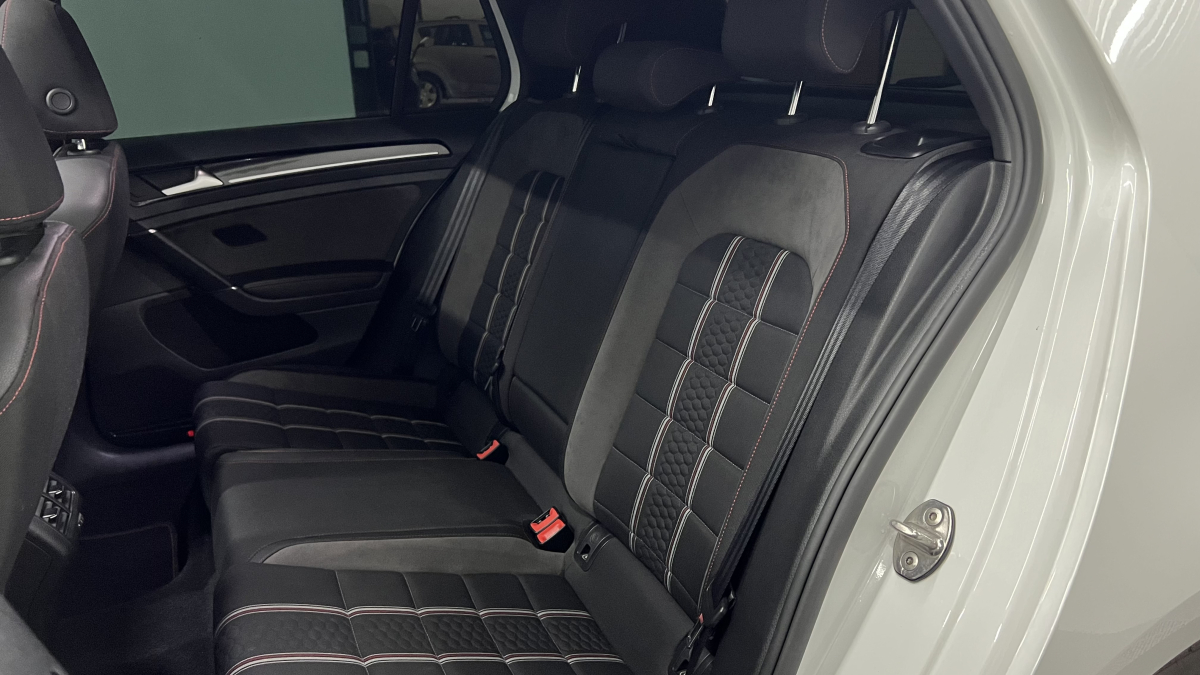 Volkswagen Golf — 19