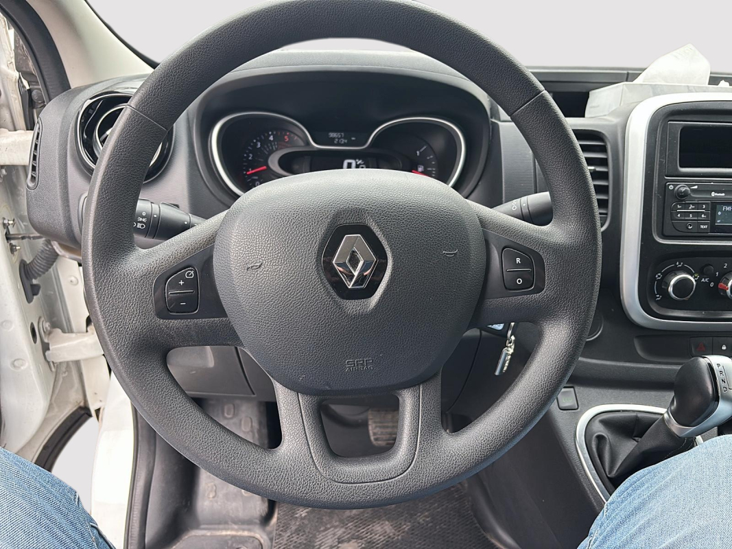 Renault Trafic — 12