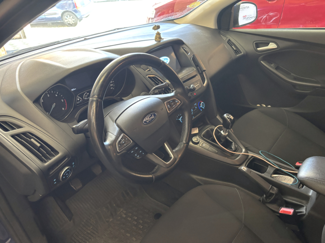Ford Focus — 9