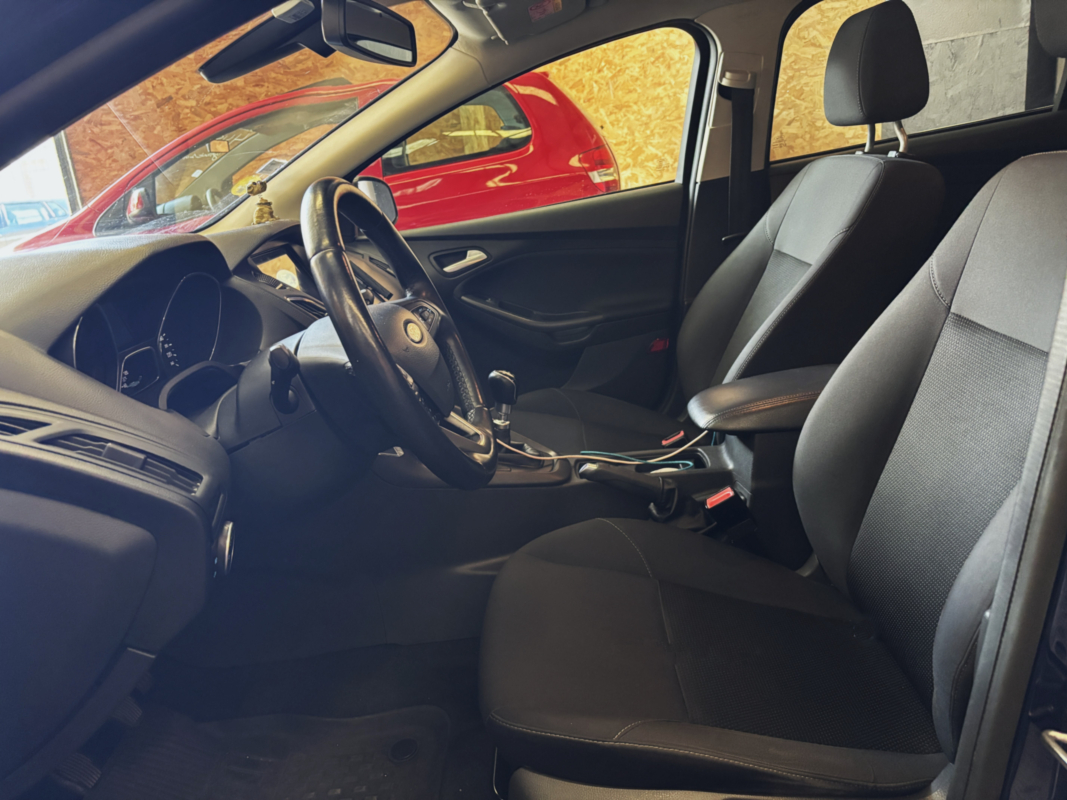 Ford Focus — 11