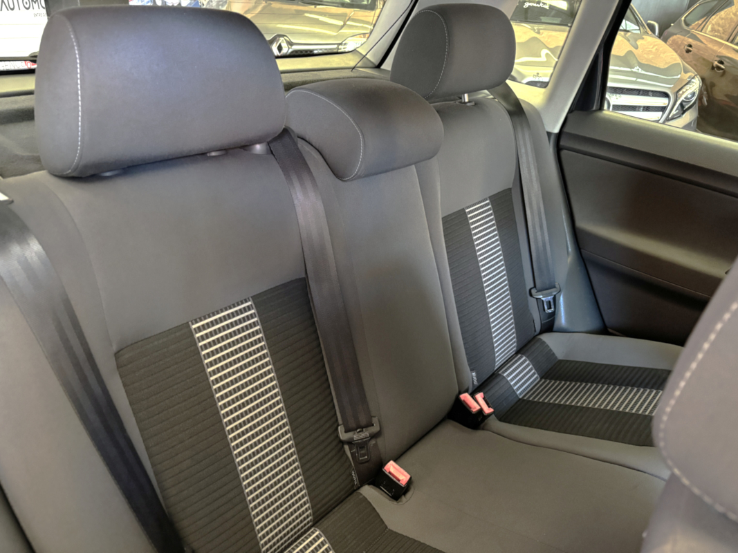 Volkswagen Polo — 12