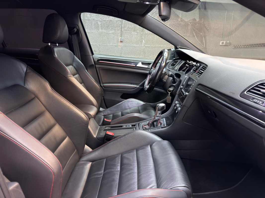 Volkswagen Golf — 23