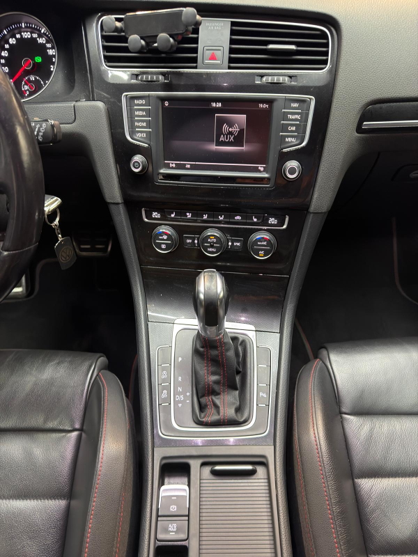 Volkswagen Golf — 21
