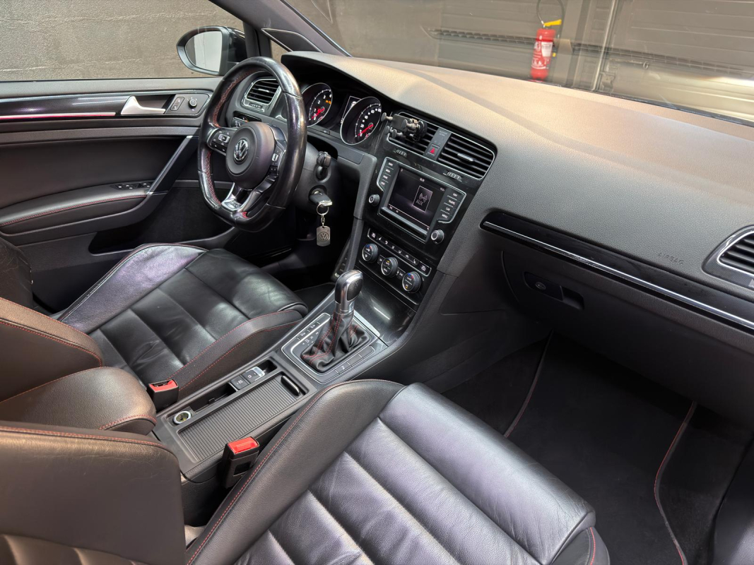 Volkswagen Golf — 24