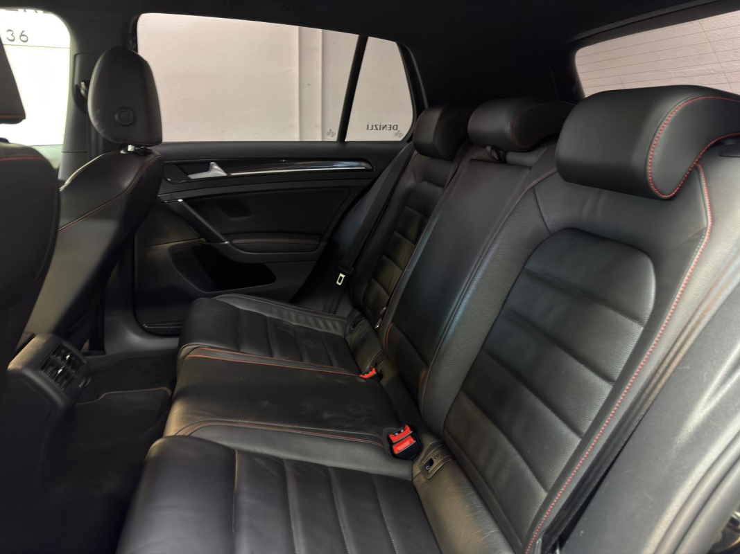 Volkswagen Golf — 25