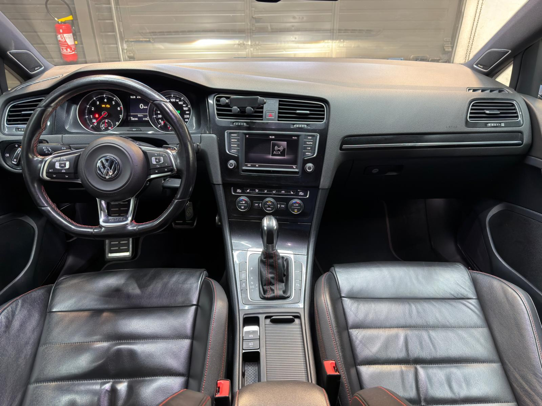 Volkswagen Golf — 17