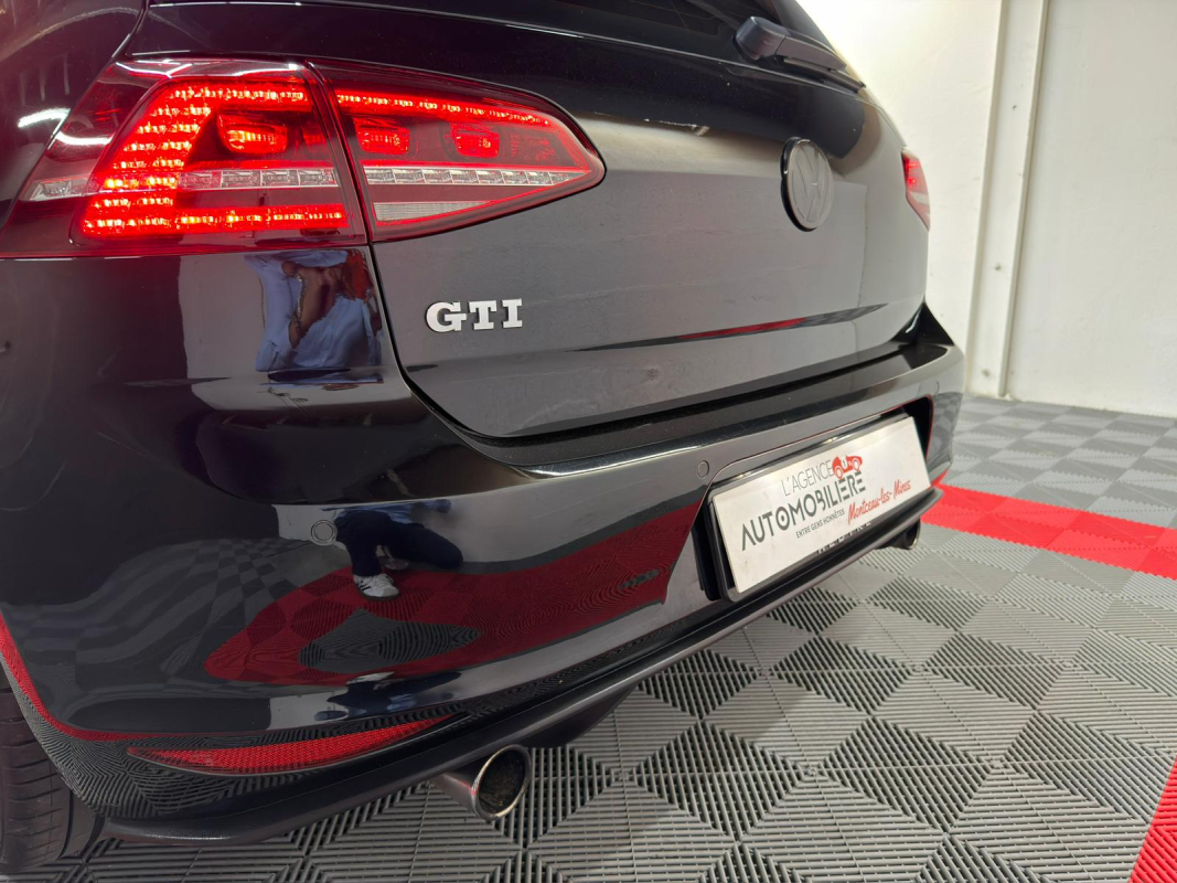 Volkswagen Golf — 11