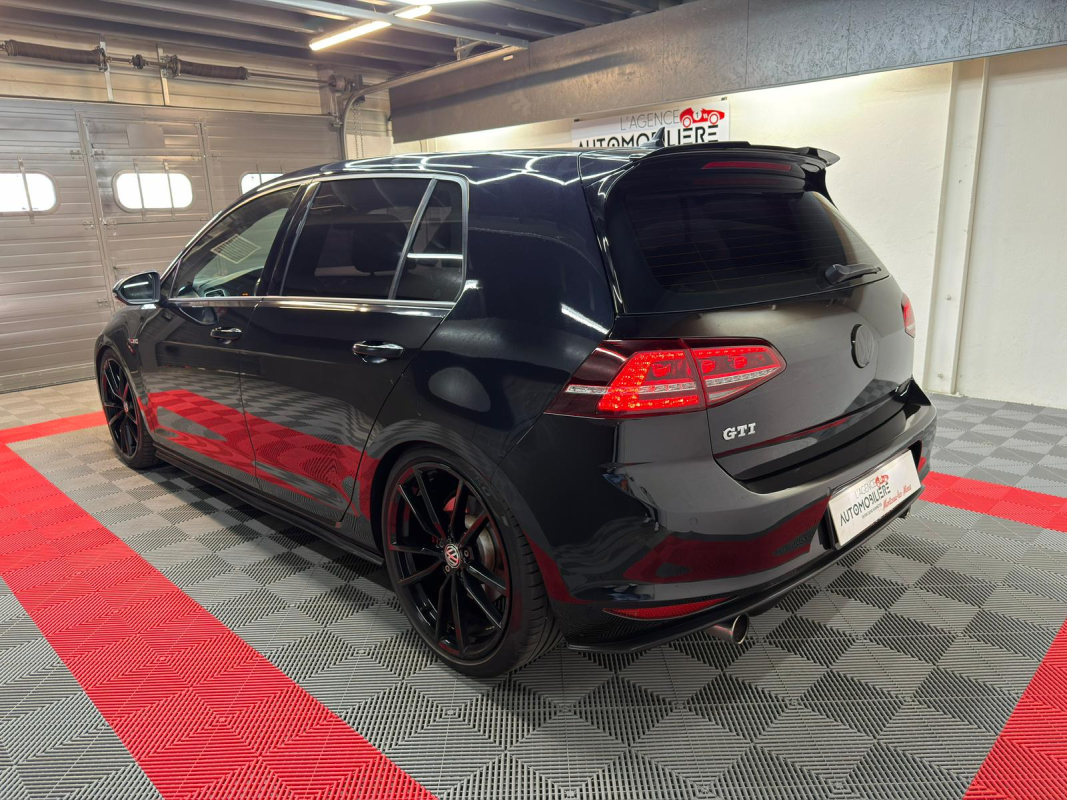 Volkswagen Golf — 7