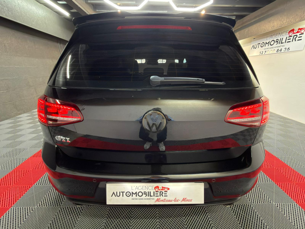 Volkswagen Golf — 6