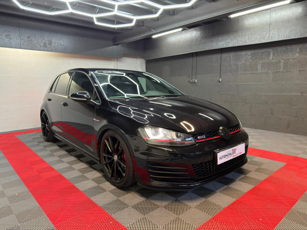 Volkswagen Golf — 3