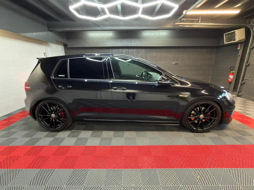 Volkswagen Golf — 4