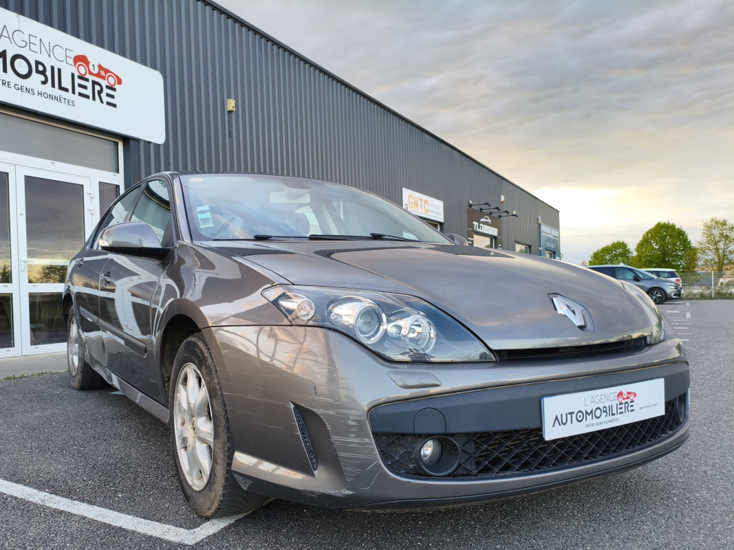 Renault Laguna — 3