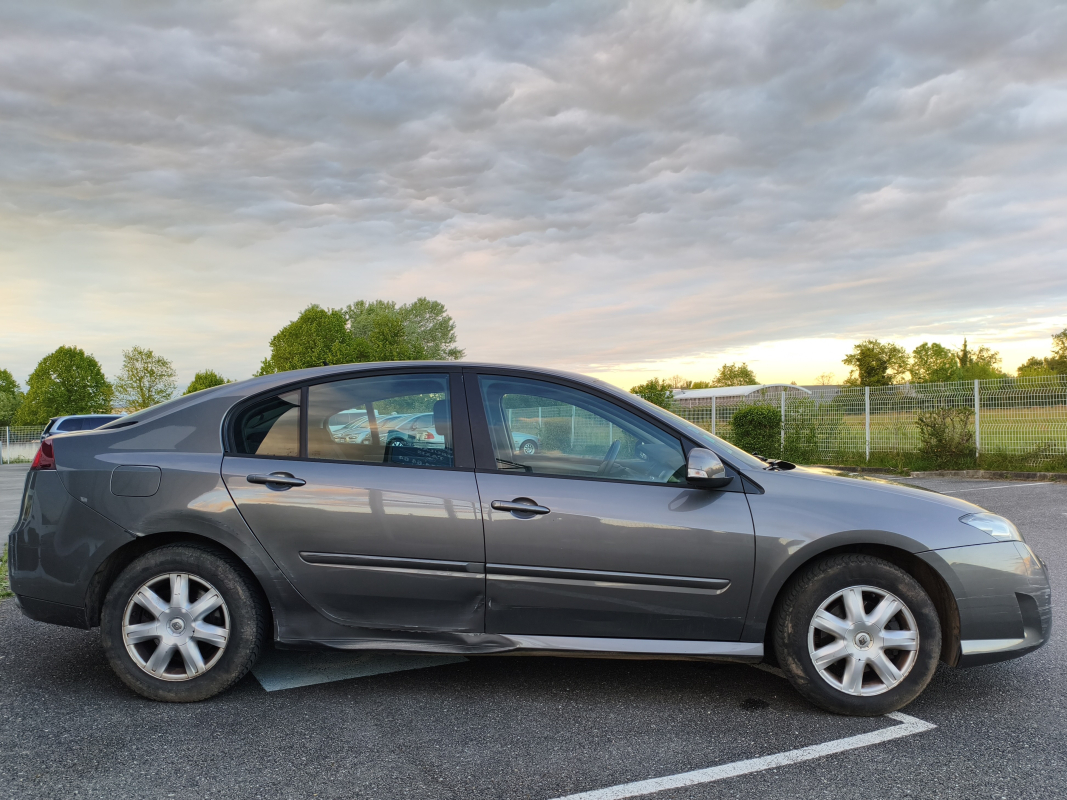 Renault Laguna — 4