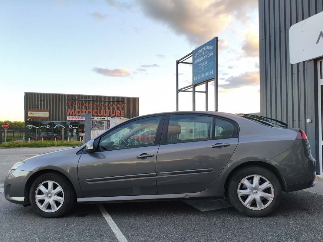 Renault Laguna — 8