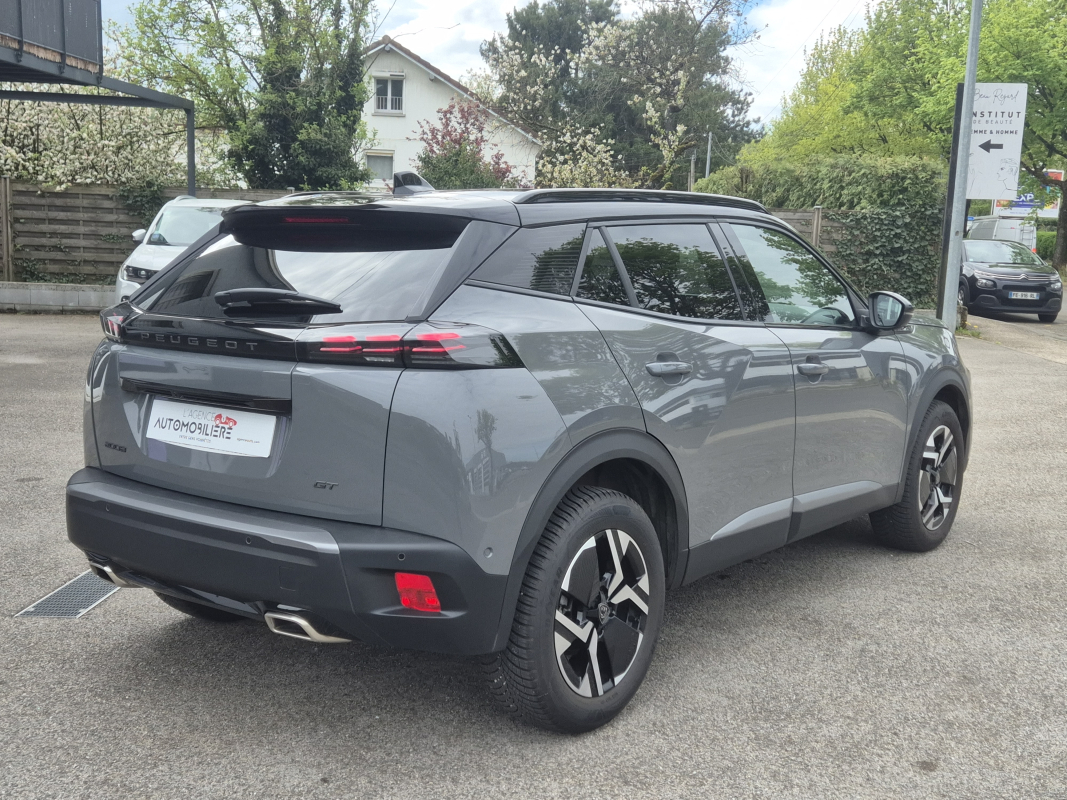 Peugeot 2008 — 8