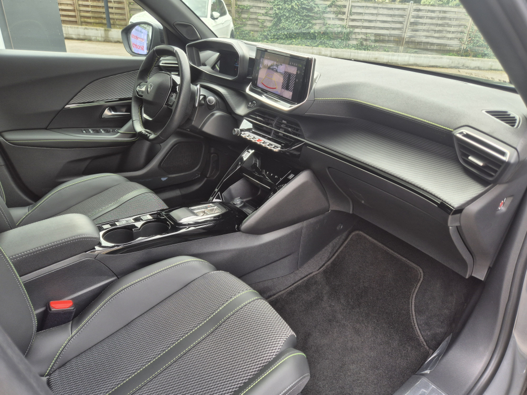 Peugeot 2008 — 18