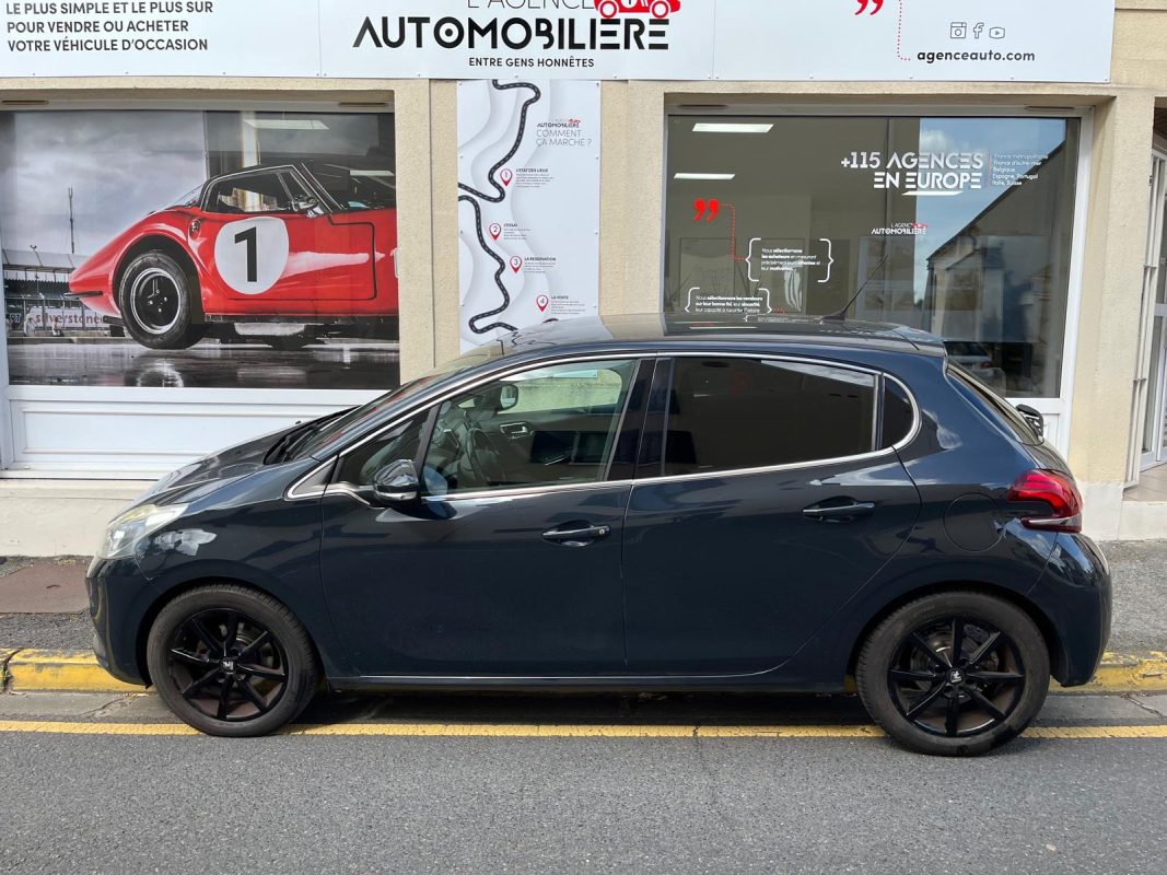 Peugeot 208 — 6